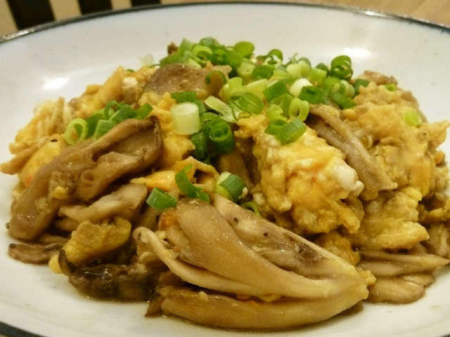 手早く1品☆舞茸とふんわり玉子の炒め物